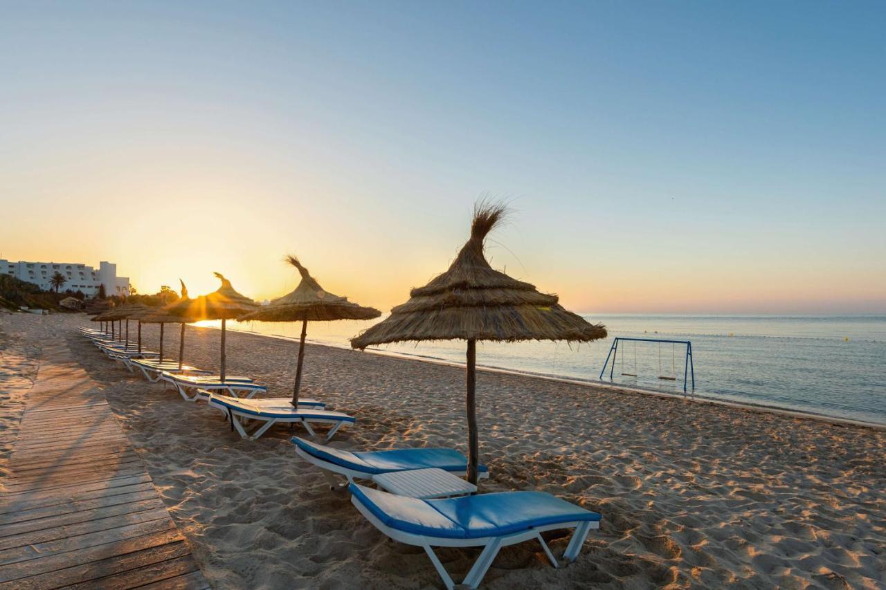 Radisson Blu Resort & Thalasso Hammamet Eksteriør bilde Sunset at the beach of Portals Nous