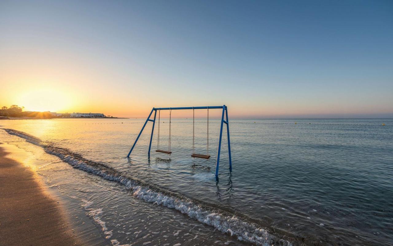 Radisson Blu Resort & Thalasso Hammamet Eksteriør bilde Sunset at the beach