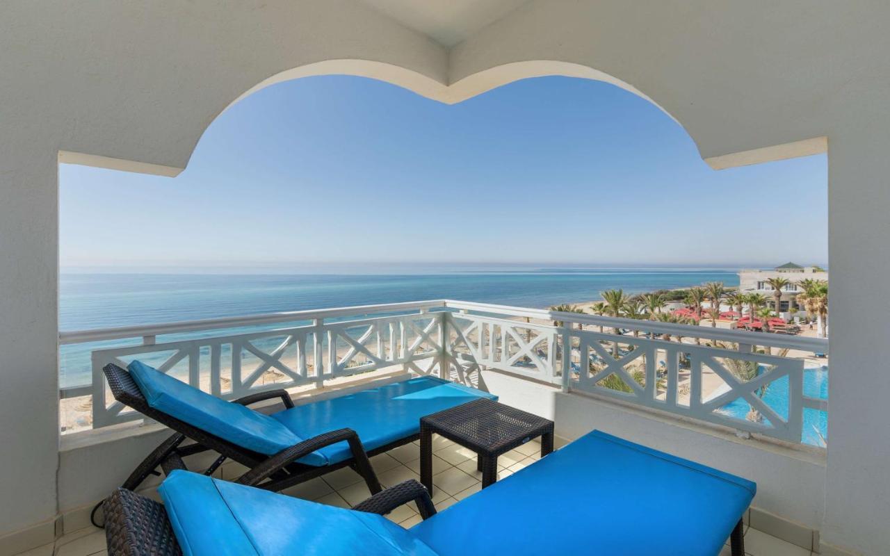Radisson Blu Resort & Thalasso Hammamet Eksteriør bilde Balcony of a suite at the Hilton Sharm El Sheikh Resort
