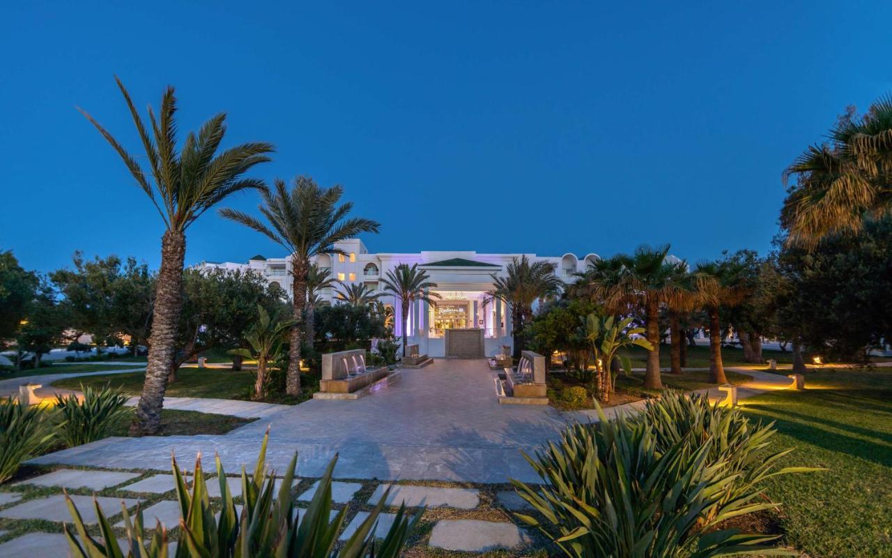 Radisson Blu Resort & Thalasso Hammamet Eksteriør bilde The hotel at night