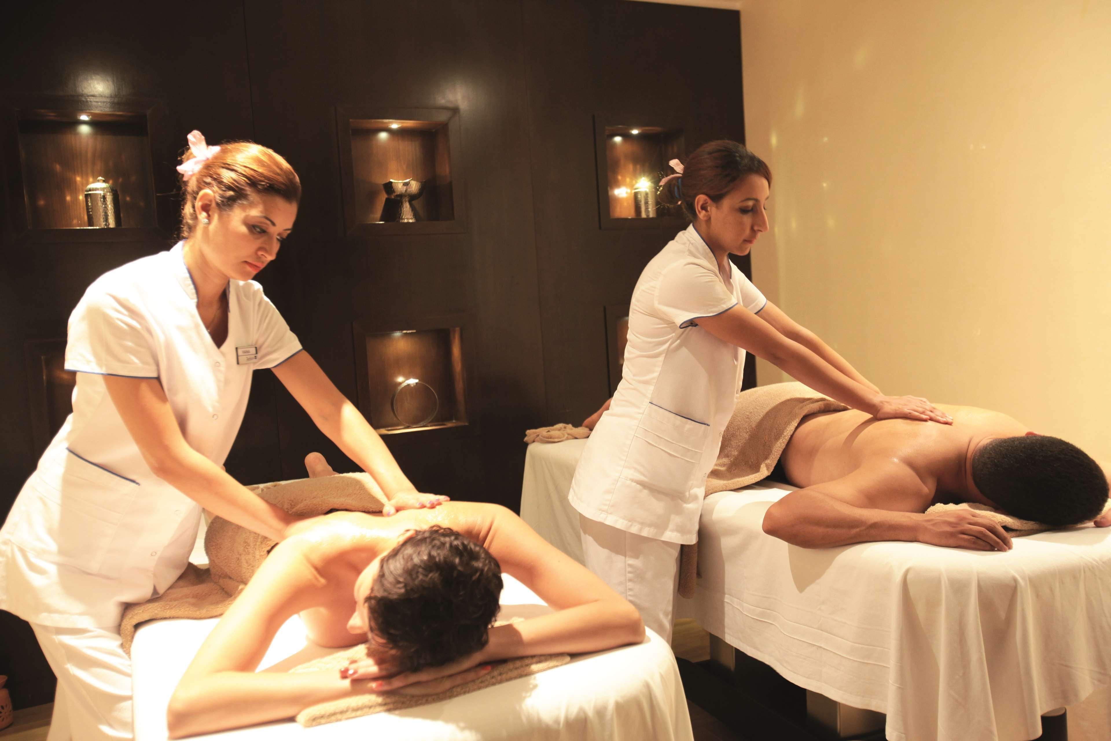 Radisson Blu Resort & Thalasso Hammamet Eksteriør bilde Massage therapists at work