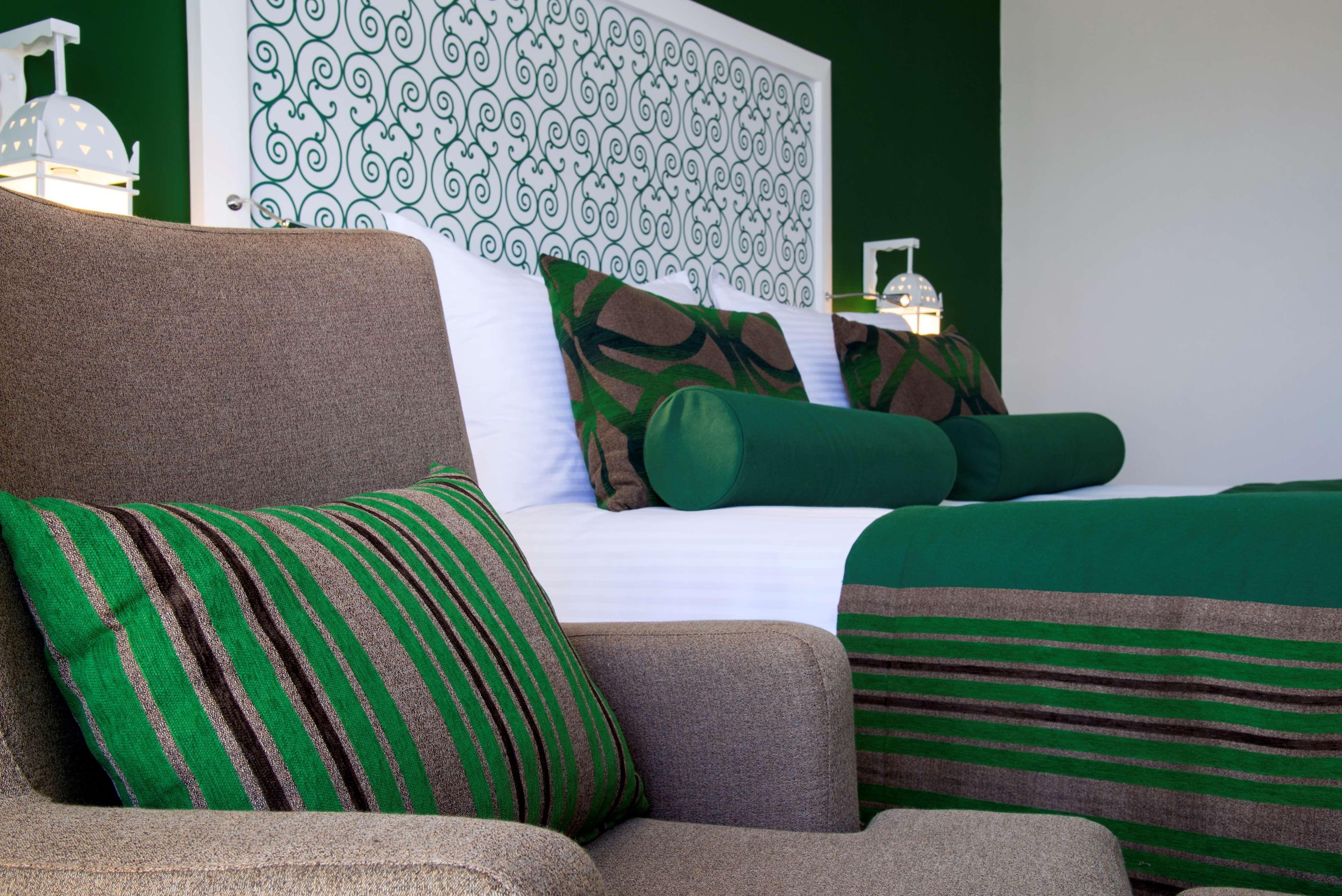 Radisson Blu Resort & Thalasso Hammamet Eksteriør bilde A bed with cushions
