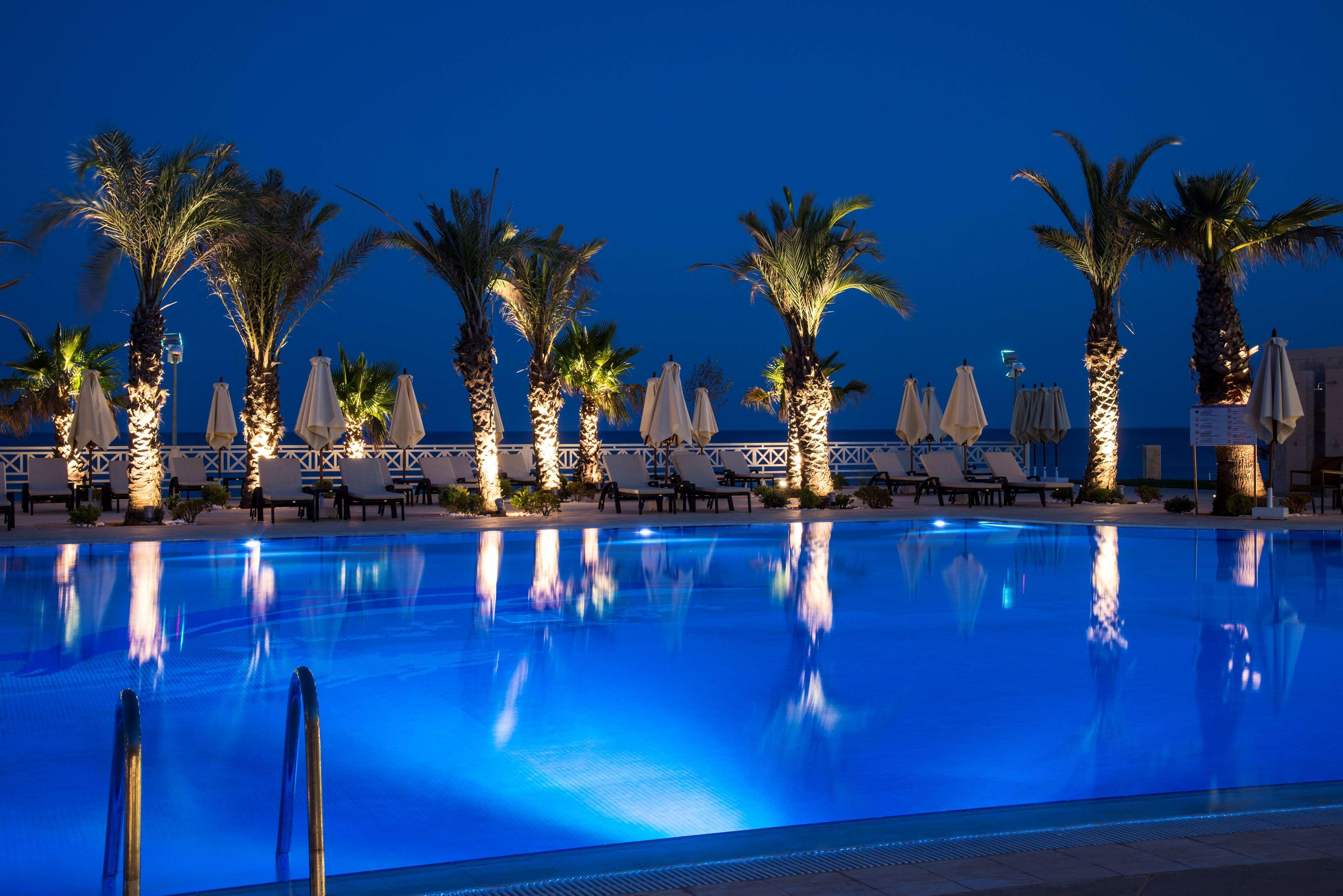 Radisson Blu Resort & Thalasso Hammamet Eksteriør bilde The pool at the hotel