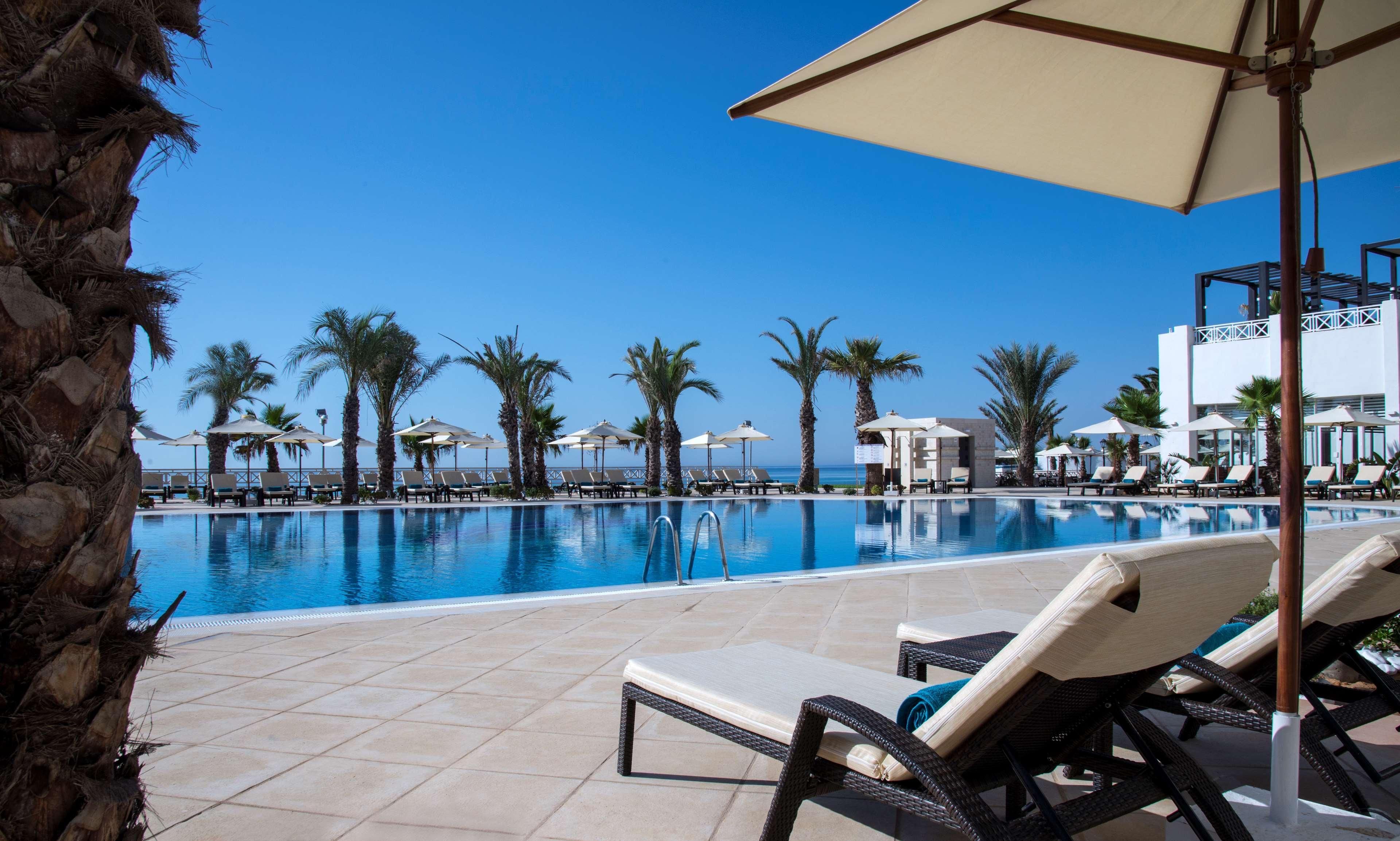 Radisson Blu Resort & Thalasso Hammamet Eksteriør bilde The pool at the Royal Beach Palace